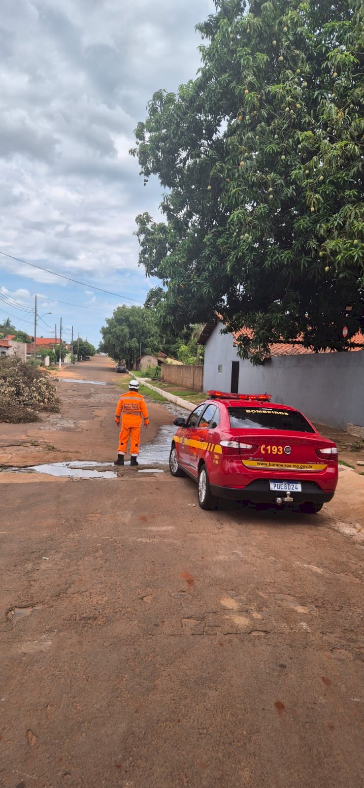 Bombeiros realizam vistoria preventiva em Ipiaçu.