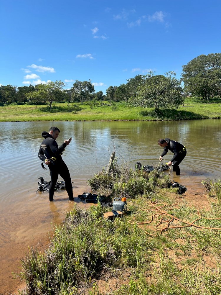 Bombeiros resgatam corpo de adolescente que afogou em represa na cidade de Prata